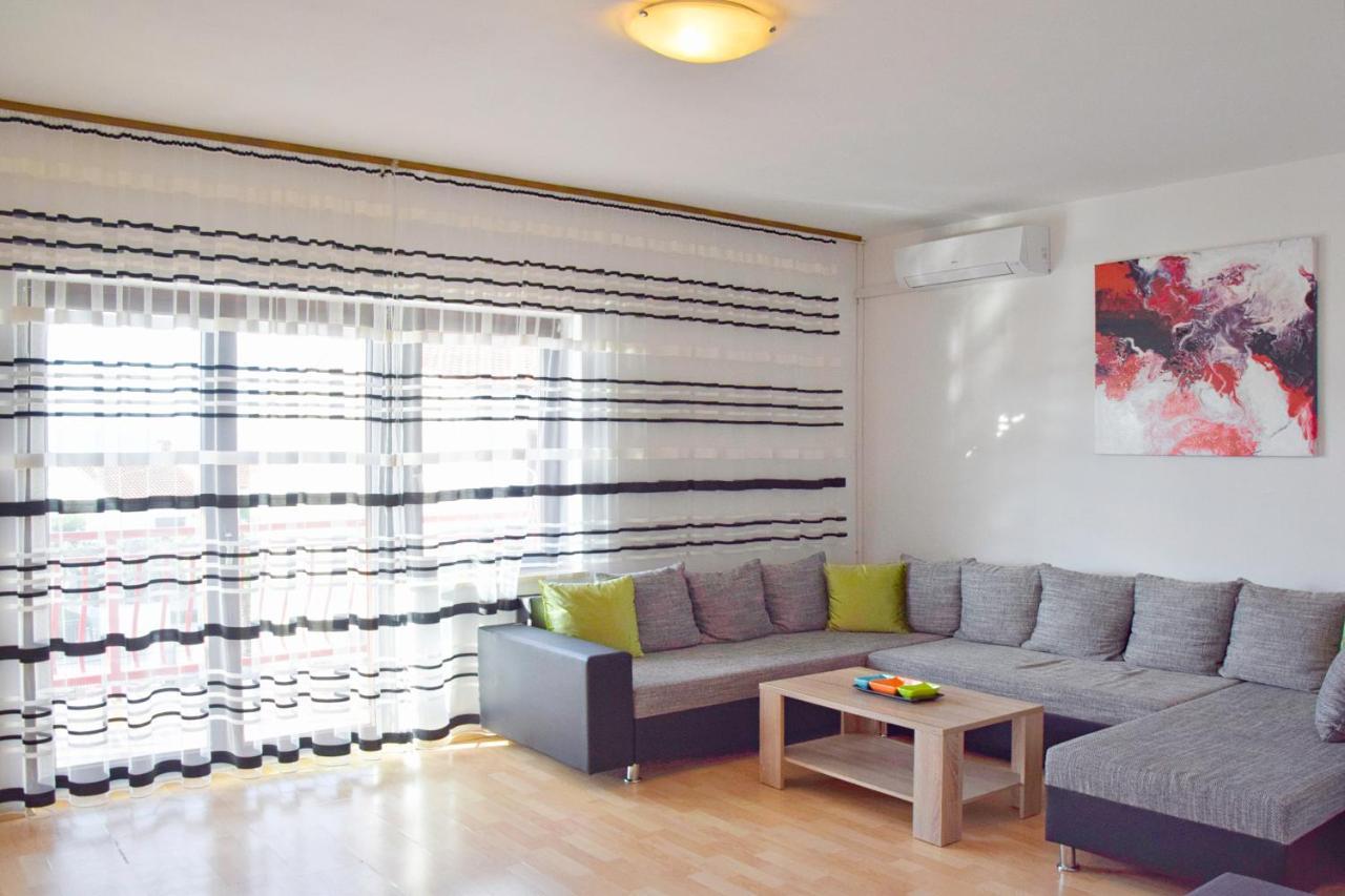 Apartments Margareta & Ena Малинська Екстер'єр фото