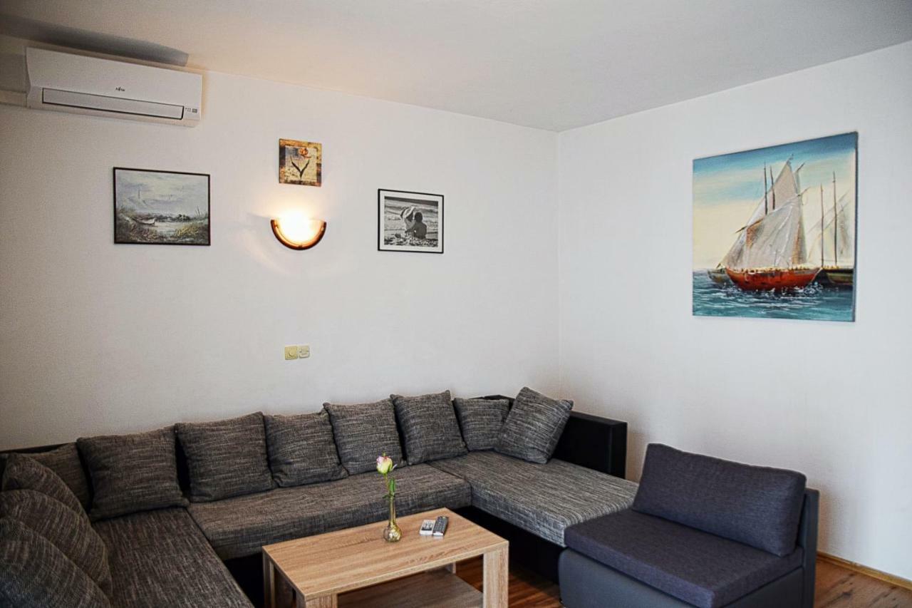 Apartments Margareta & Ena Малинська Екстер'єр фото